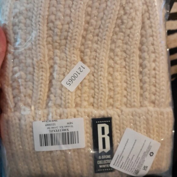 Ladies hat gloves and scarf set